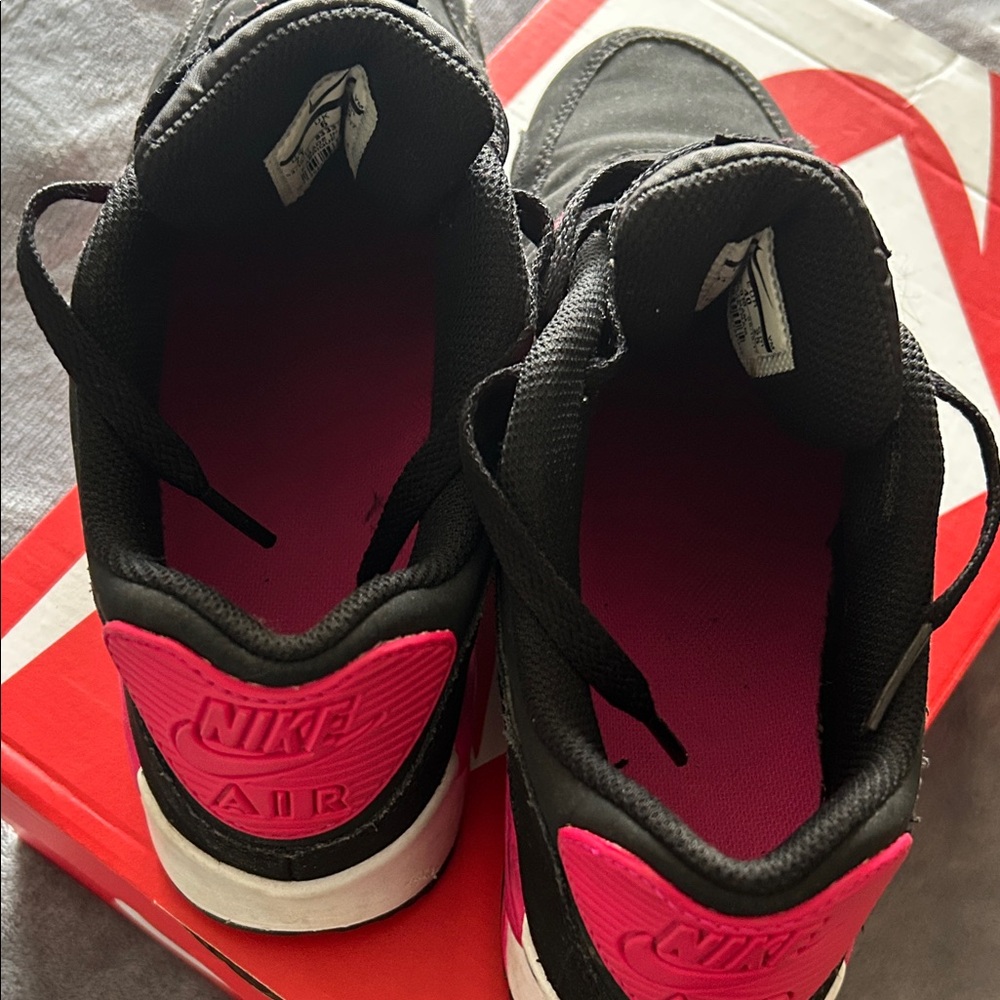 Nike Sneakers Black and Pink - Picture 3 of 4